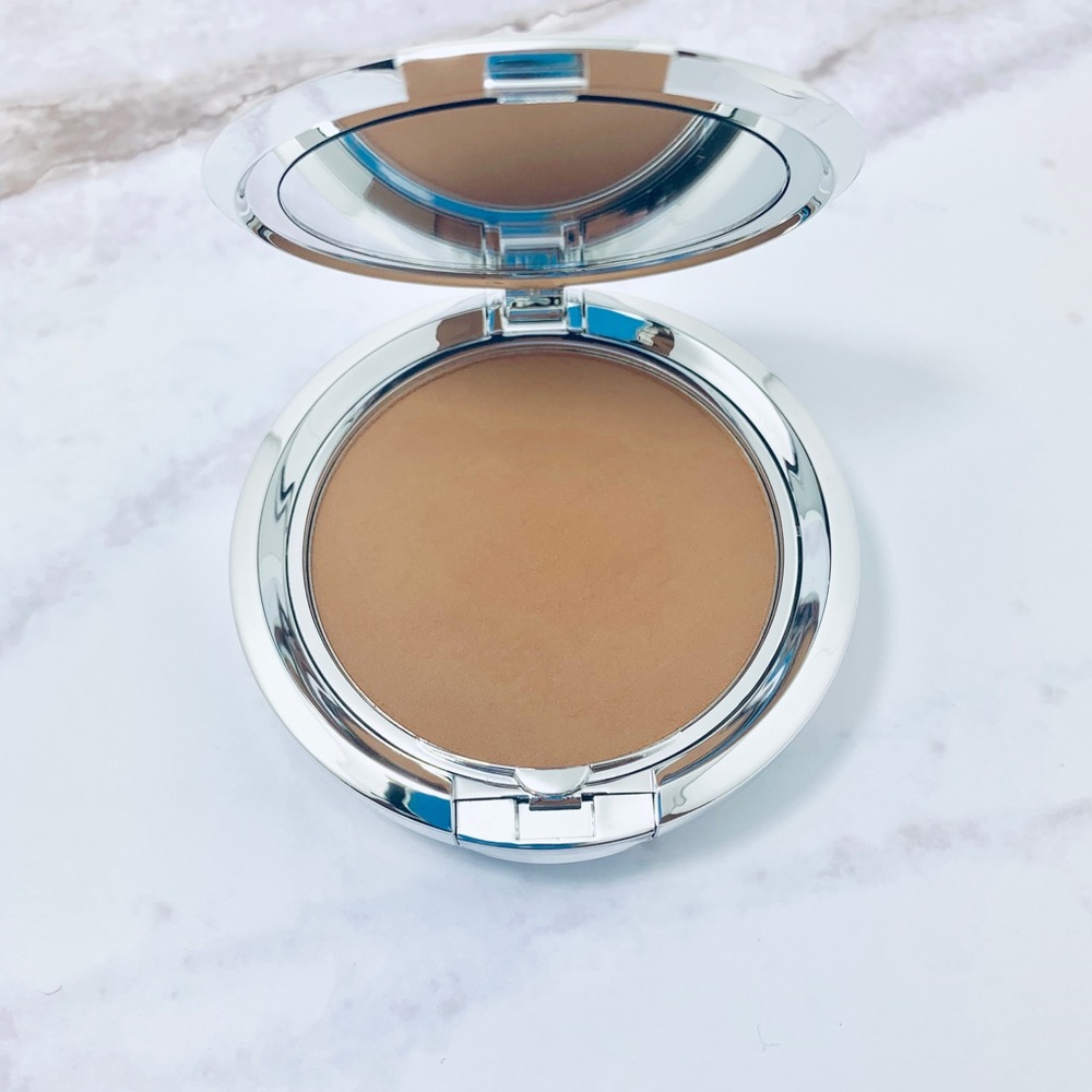 Combo TIGI eyeshadow and powder